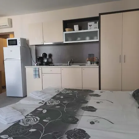 Private In Berlin Golden Sands *